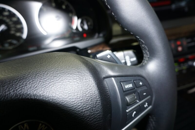 BMW X5 xDrive35d Vehicle Full-screen Gallery Image 41