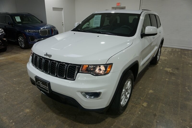 Jeep Grand Cherokee Laredo Vehicle Full-screen Gallery Image 02