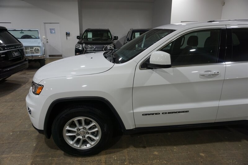 Jeep Grand Cherokee Laredo Vehicle Full-screen Gallery Image 03