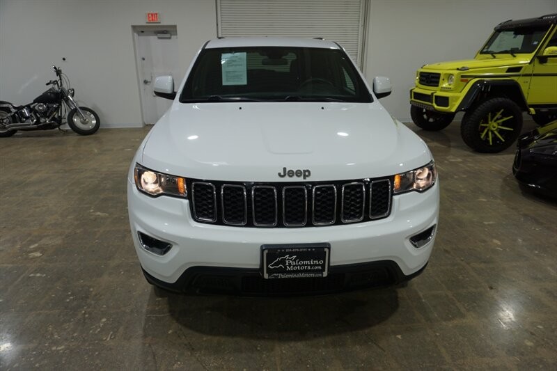 Jeep Grand Cherokee Laredo Vehicle Full-screen Gallery Image 16