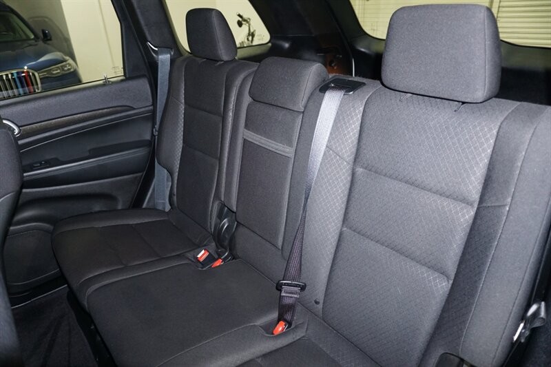 Jeep Grand Cherokee Laredo Vehicle Full-screen Gallery Image 26