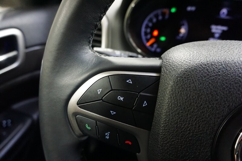 Jeep Grand Cherokee Laredo Vehicle Full-screen Gallery Image 41