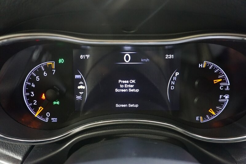 Jeep Grand Cherokee Laredo Vehicle Full-screen Gallery Image 45