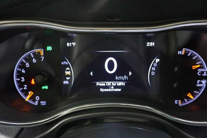 Jeep Grand Cherokee Laredo Vehicle Full-screen Gallery Image 46