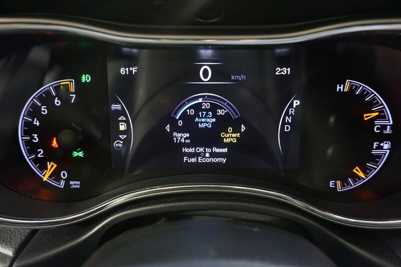 Jeep Grand Cherokee Laredo Vehicle Full-screen Gallery Image 48