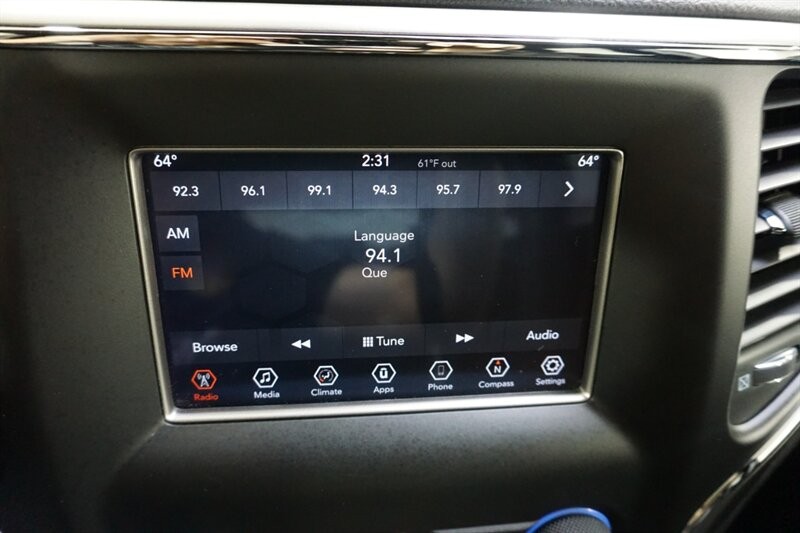 Jeep Grand Cherokee Laredo Vehicle Full-screen Gallery Image 49