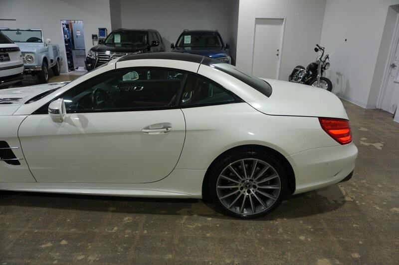 Mercedes-Benz SL 450 Vehicle Full-screen Gallery Image 04