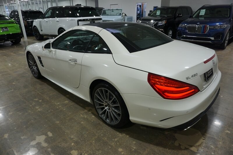 Mercedes-Benz SL 450 Vehicle Full-screen Gallery Image 06