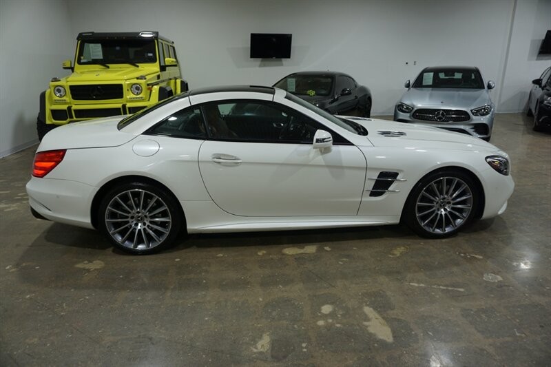 Mercedes-Benz SL 450 Vehicle Full-screen Gallery Image 11