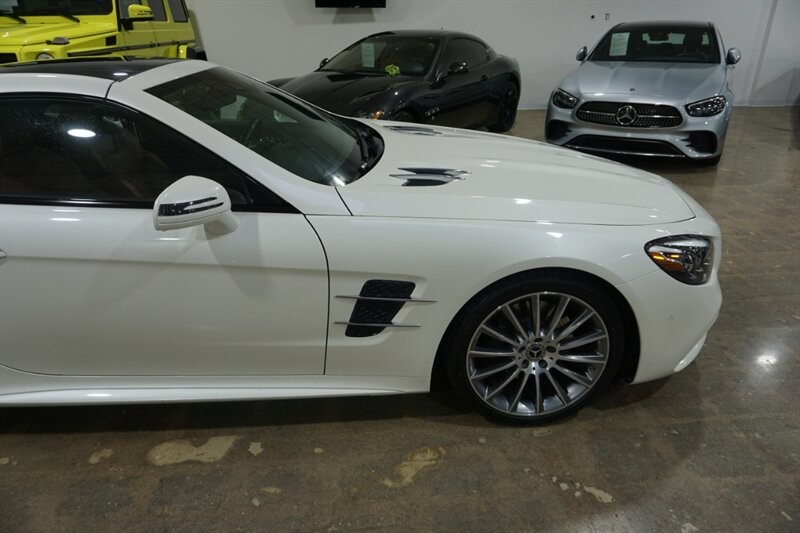 Mercedes-Benz SL 450 Vehicle Full-screen Gallery Image 13