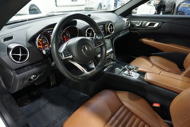 Mercedes-Benz SL 450 Vehicle Full-screen Gallery Image 19