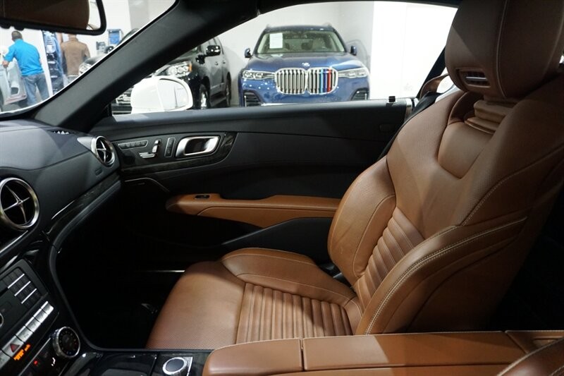 Mercedes-Benz SL 450 Vehicle Full-screen Gallery Image 20