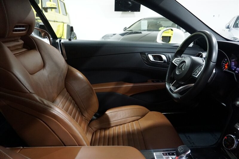 Mercedes-Benz SL 450 Vehicle Full-screen Gallery Image 26