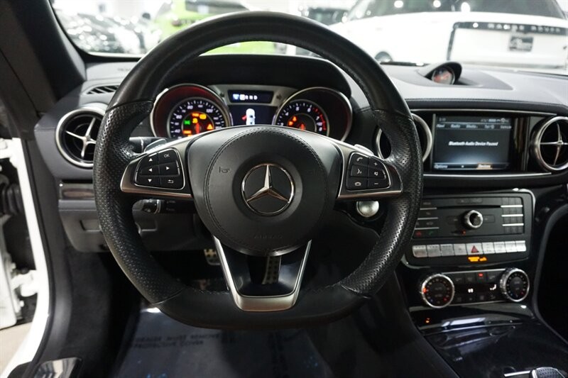 Mercedes-Benz SL 450 Vehicle Full-screen Gallery Image 29