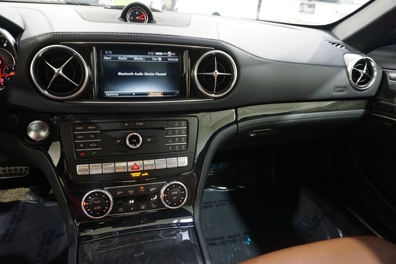 Mercedes-Benz SL 450 Vehicle Full-screen Gallery Image 30