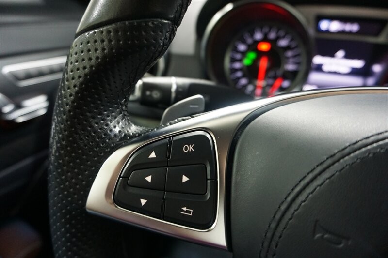 Mercedes-Benz SL 450 Vehicle Full-screen Gallery Image 32