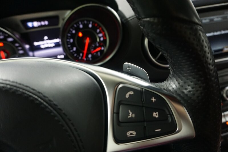 Mercedes-Benz SL 450 Vehicle Full-screen Gallery Image 33