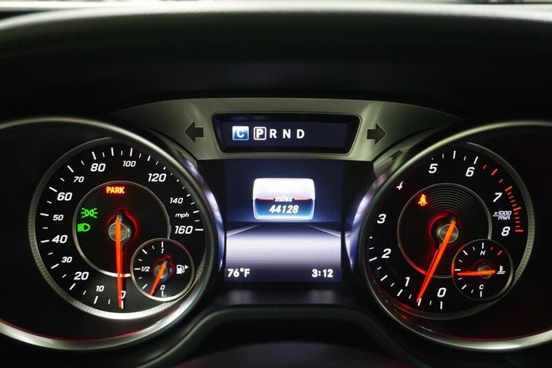 Mercedes-Benz SL 450 Vehicle Full-screen Gallery Image 34