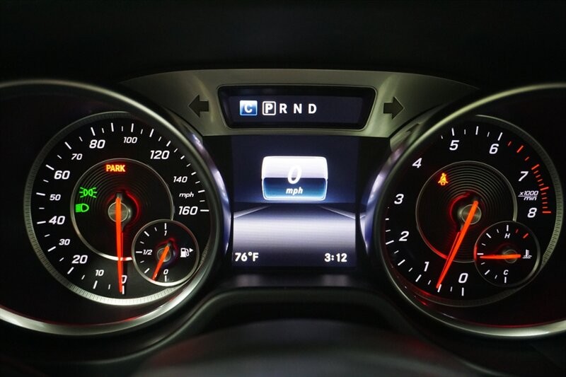 Mercedes-Benz SL 450 Vehicle Full-screen Gallery Image 35