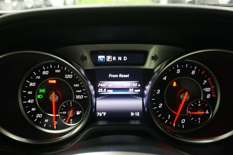 Mercedes-Benz SL 450 Vehicle Full-screen Gallery Image 36