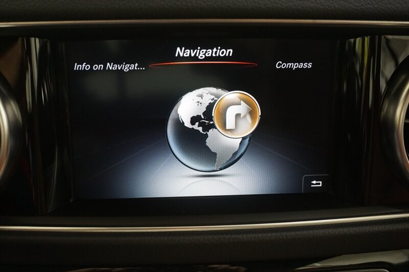 Mercedes-Benz SL 450 Vehicle Full-screen Gallery Image 40