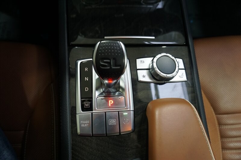 Mercedes-Benz SL 450 Vehicle Full-screen Gallery Image 50