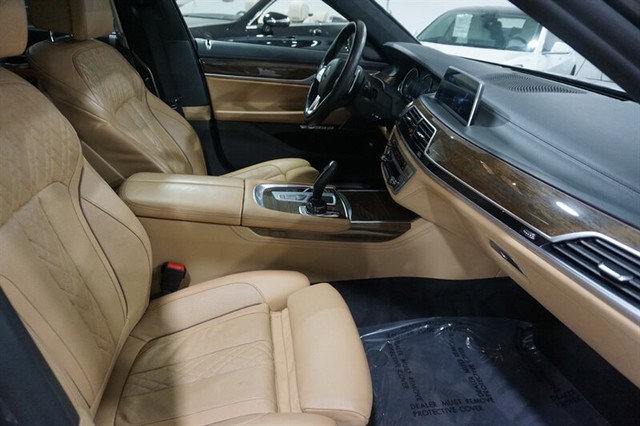 2017 BMW 7 Series 750i photo 36