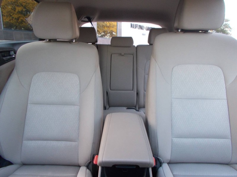 Hyundai Tucson Vehicle Full-screen Gallery Image 02