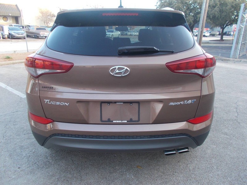 Hyundai Tucson Vehicle Full-screen Gallery Image 03