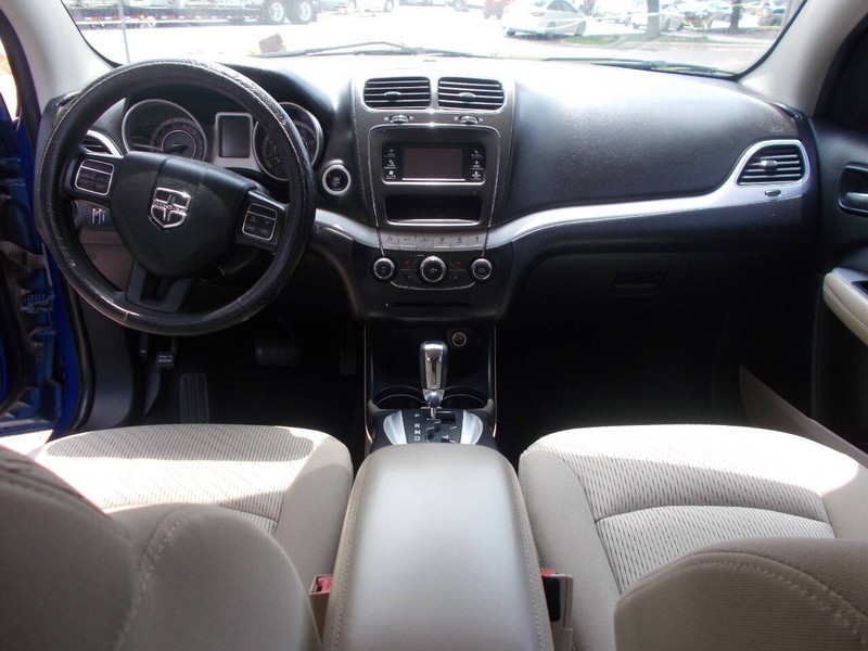 Dodge Journey Vehicle Full-screen Gallery Image 02