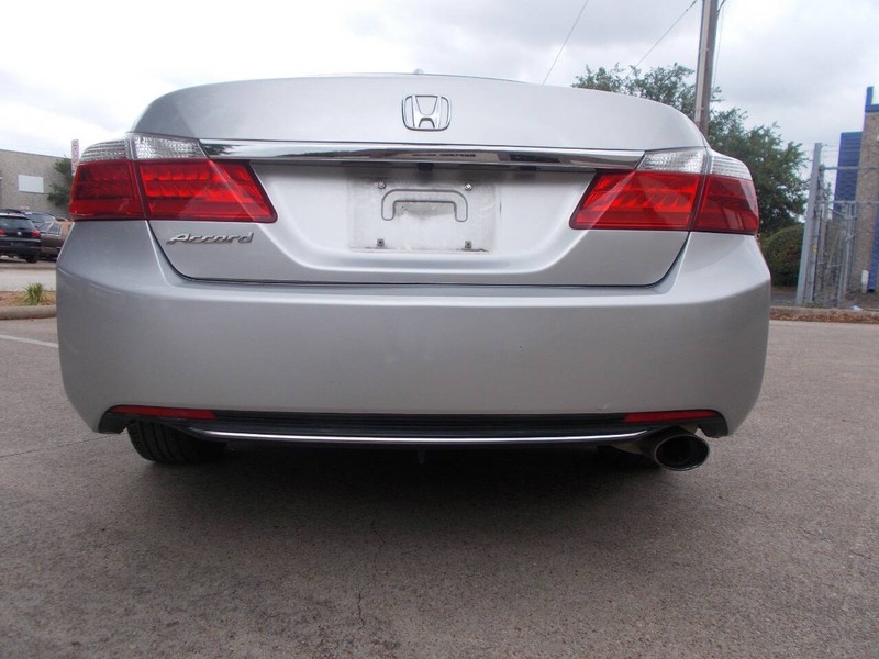 Honda Accord Sedan Vehicle Full-screen Gallery Image 03