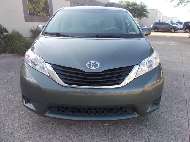 more details - toyota sienna