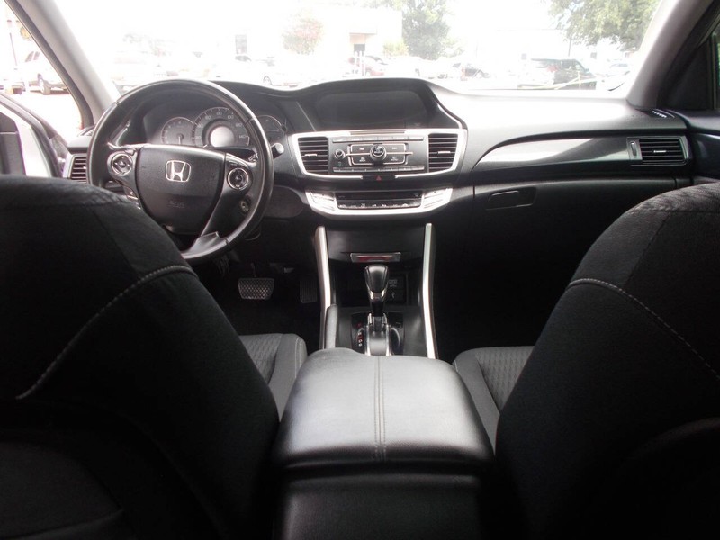 Honda Accord Sedan Vehicle Full-screen Gallery Image 02