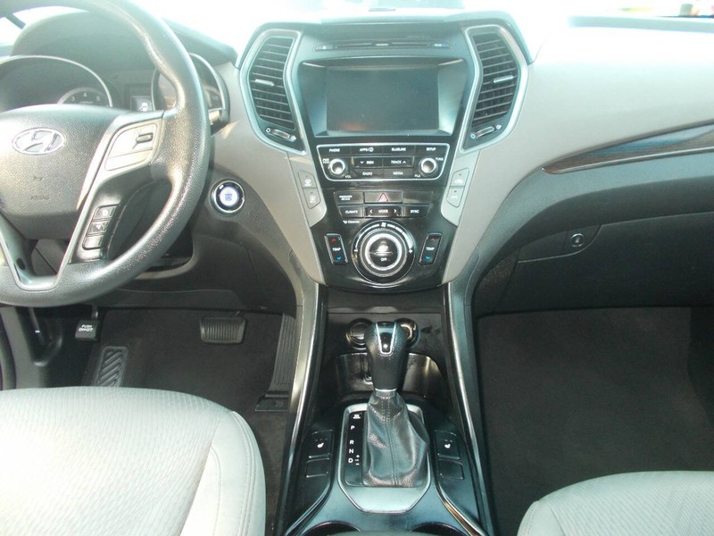 Hyundai Santa Fe Sport Vehicle Full-screen Gallery Image 02