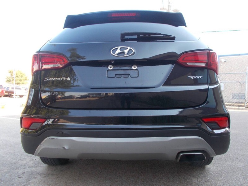 Hyundai Santa Fe Sport Vehicle Full-screen Gallery Image 03