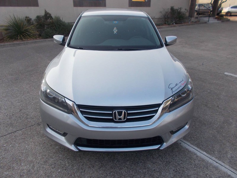 Honda Accord Sedan Vehicle Full-screen Gallery Image 01