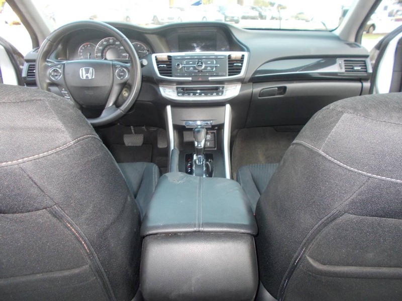 Honda Accord Sedan Vehicle Full-screen Gallery Image 02