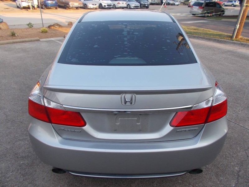 Honda Accord Sedan Vehicle Full-screen Gallery Image 03