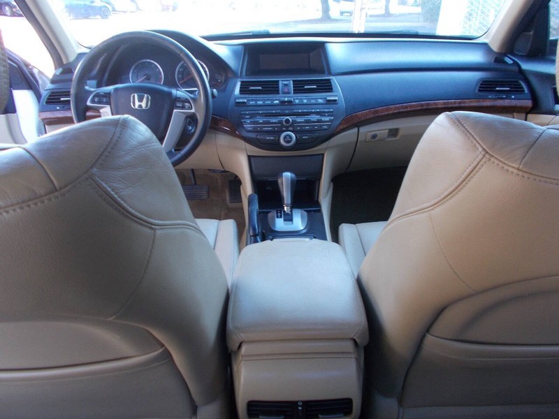 Honda Accord Sedan Vehicle Full-screen Gallery Image 02