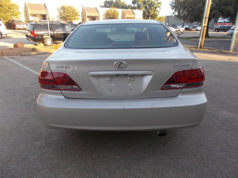 Lexus ES 330 Vehicle Full-screen Gallery Image 03