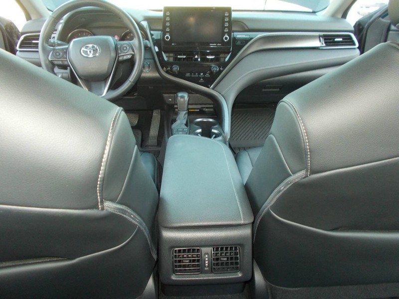 Toyota Camry Vehicle Full-screen Gallery Image 02
