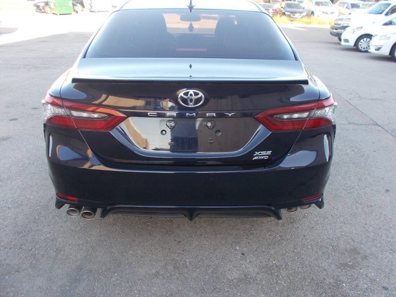 Toyota Camry Vehicle Full-screen Gallery Image 03