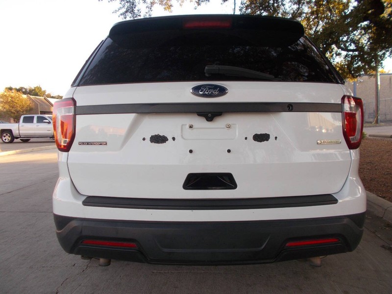 Ford Police Interceptor Utility Vehicle Full-screen Gallery Image 03