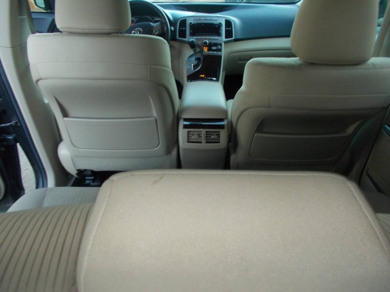 Toyota Venza Vehicle Full-screen Gallery Image 02