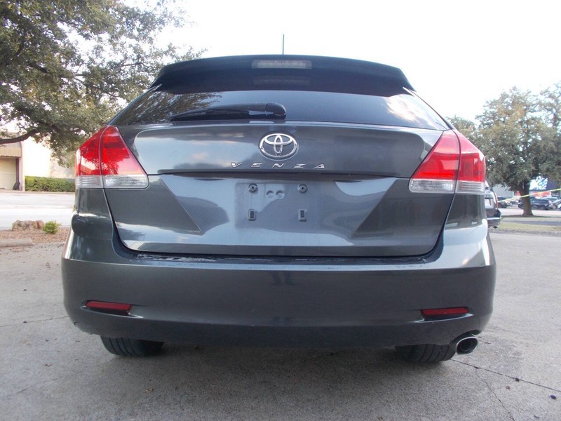 Toyota Venza Vehicle Full-screen Gallery Image 03