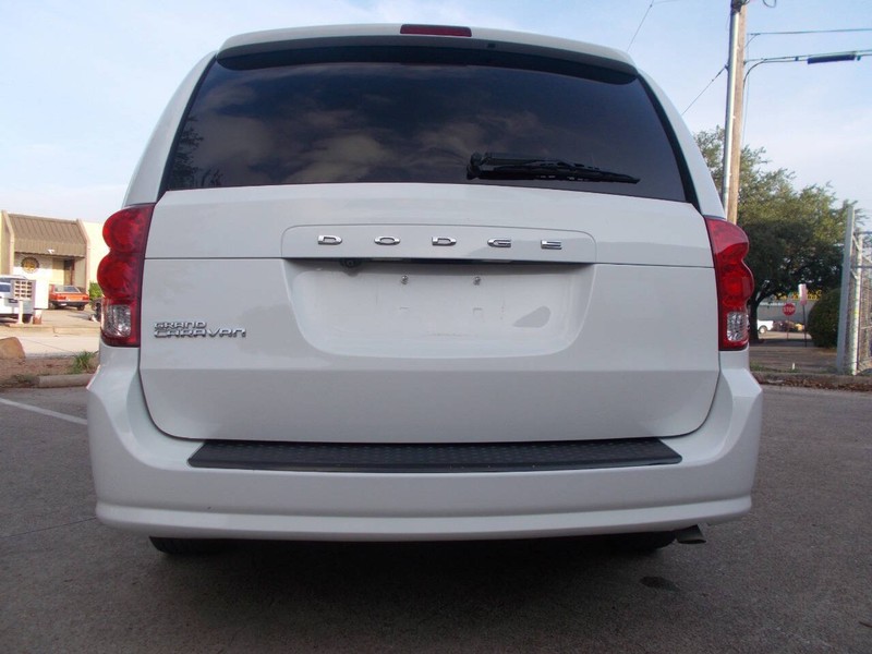 Dodge Grand Caravan Vehicle Full-screen Gallery Image 03