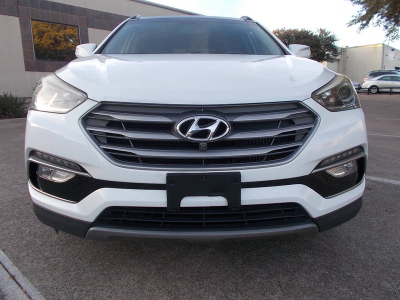 Hyundai Santa Fe Sport Vehicle Full-screen Gallery Image 01