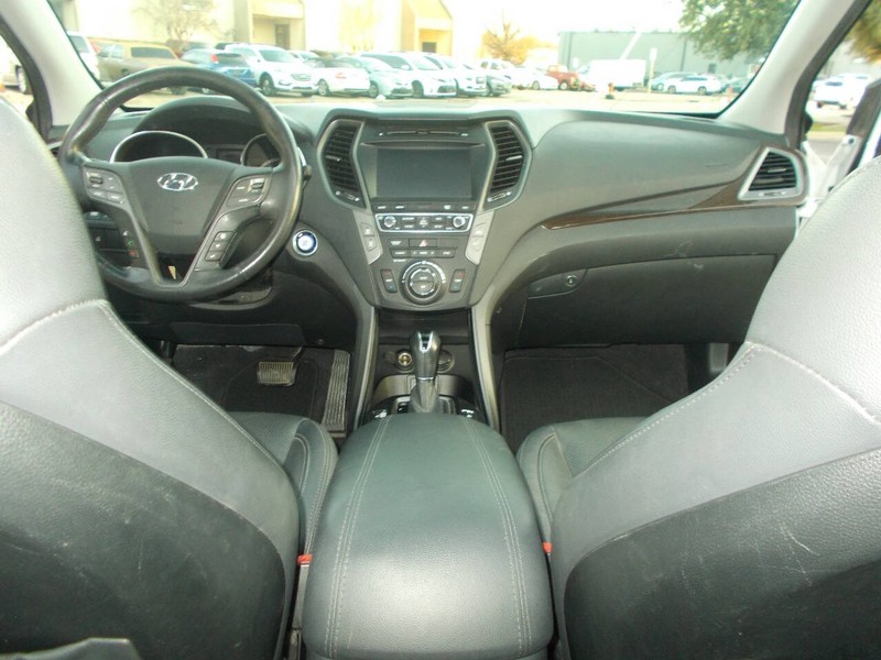 Hyundai Santa Fe Sport Vehicle Full-screen Gallery Image 02