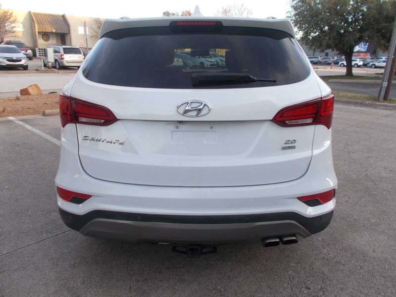 Hyundai Santa Fe Sport Vehicle Full-screen Gallery Image 03