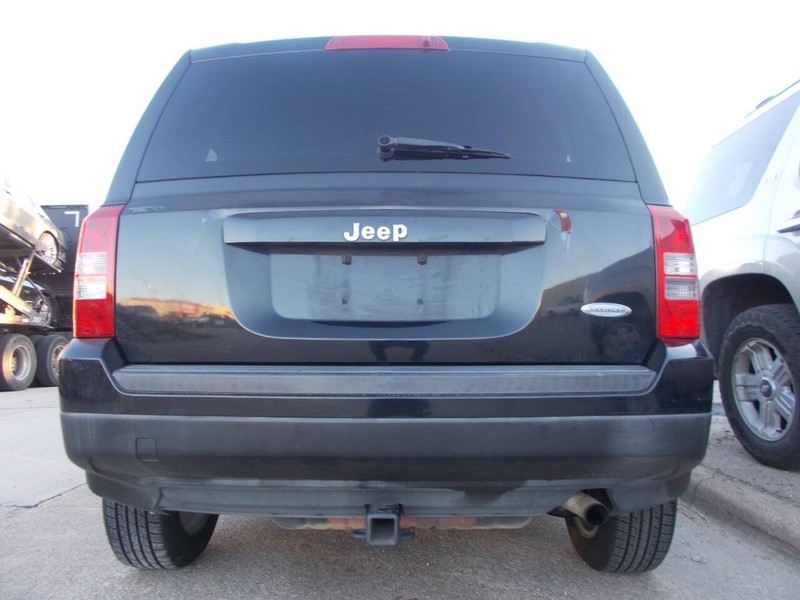 Jeep Patriot Vehicle Full-screen Gallery Image 02